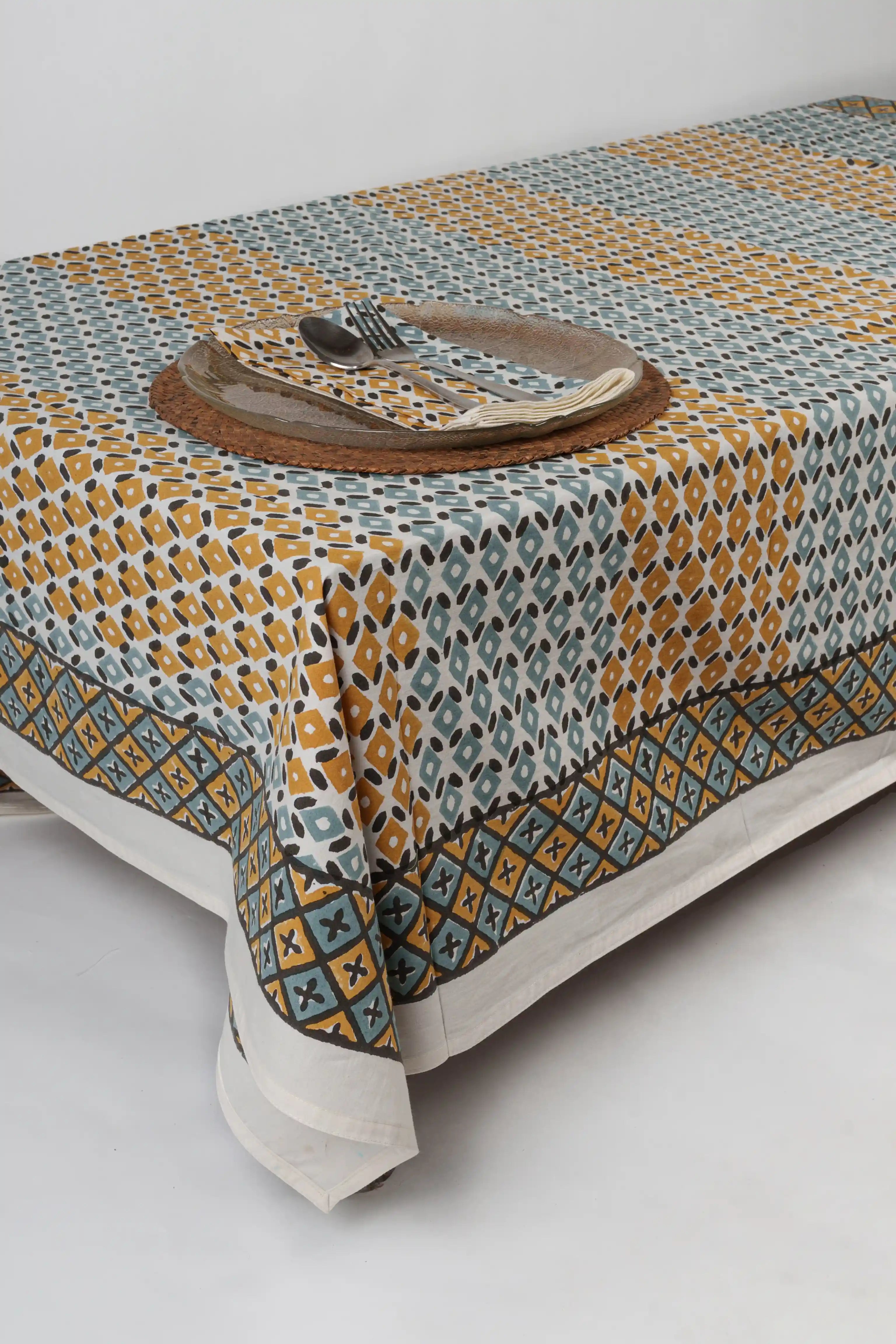 Serenade Table Cover