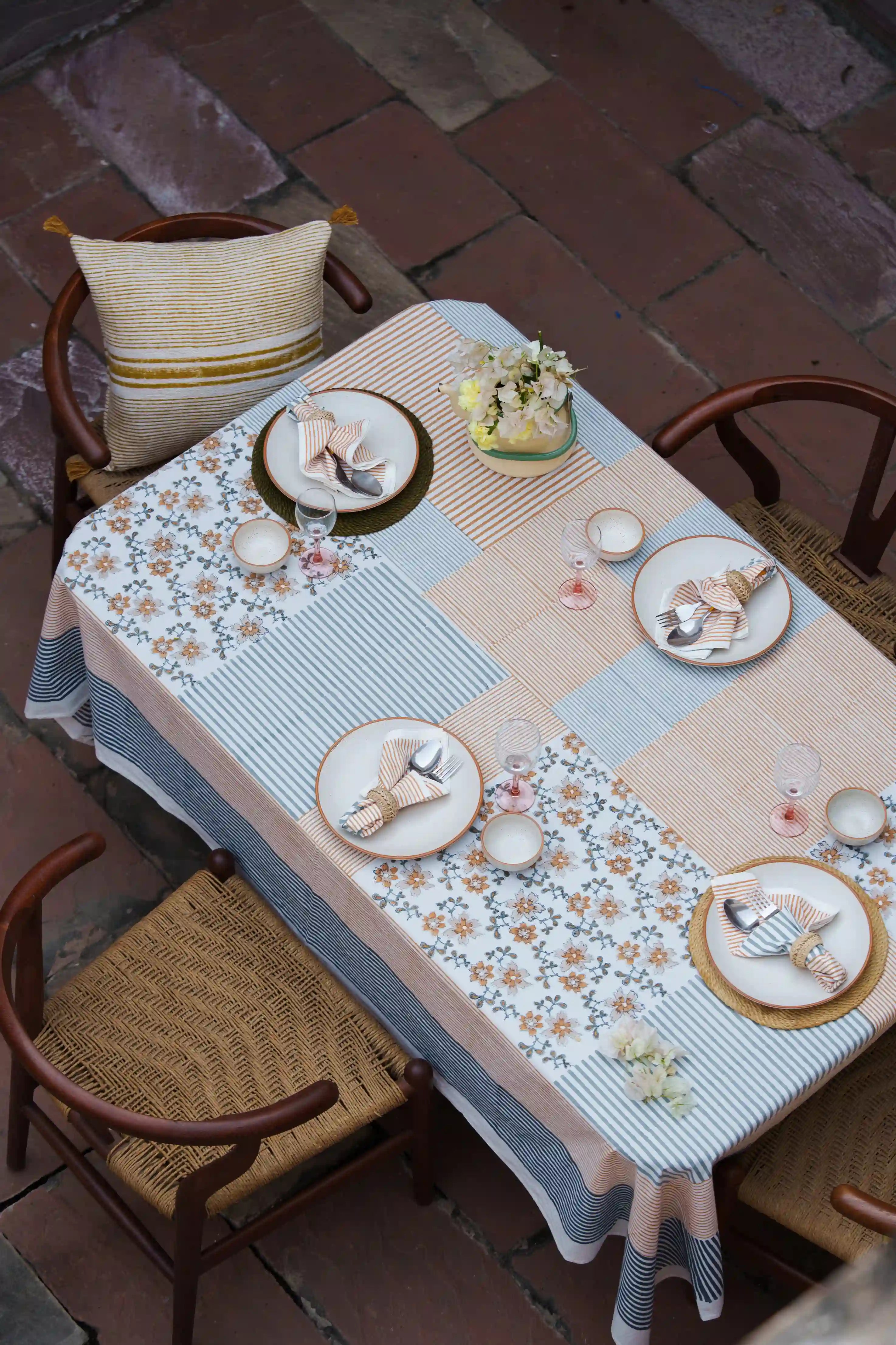 Zarmina Table Cover