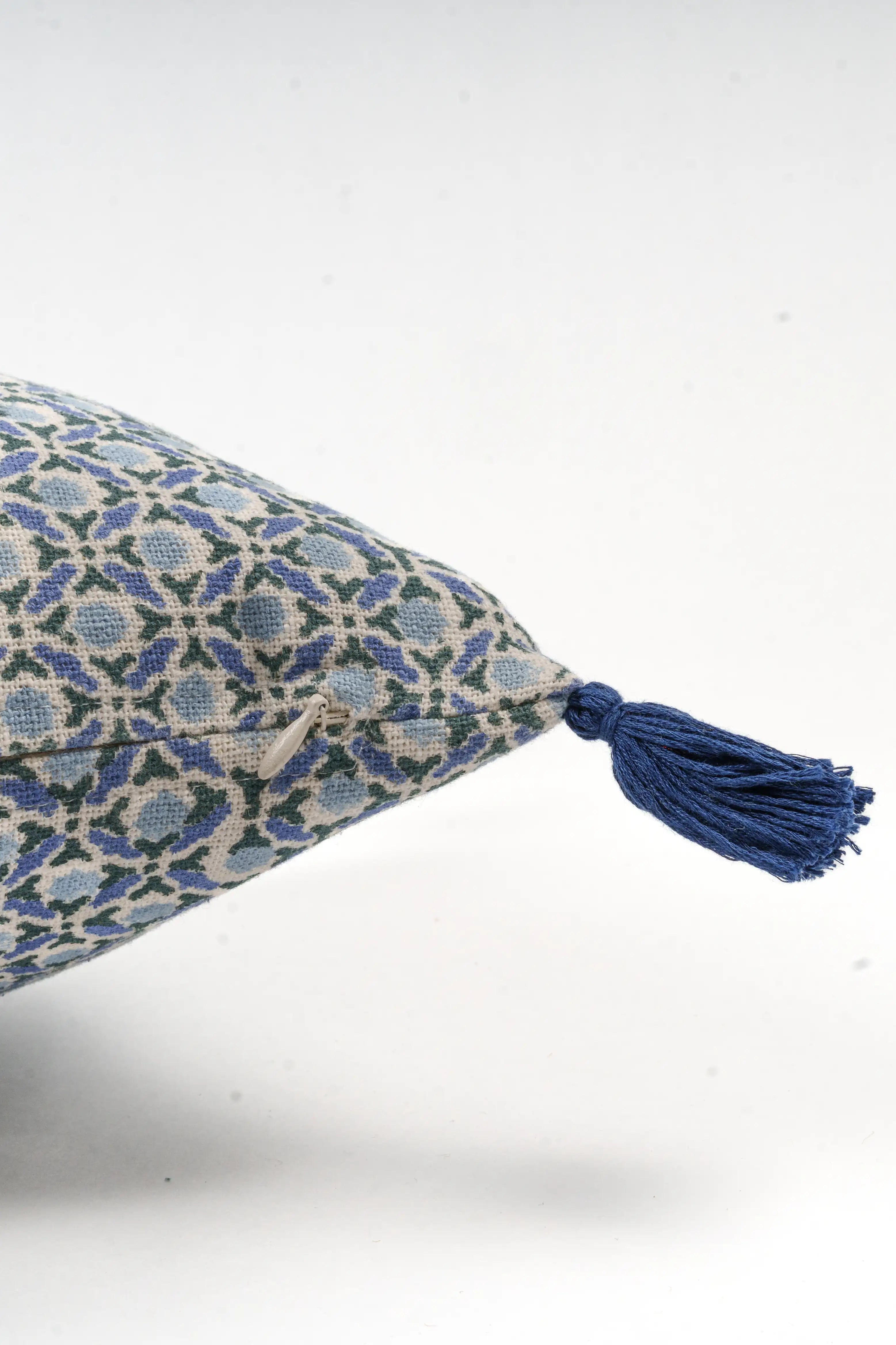 Neelaya Booti Cushion Cover